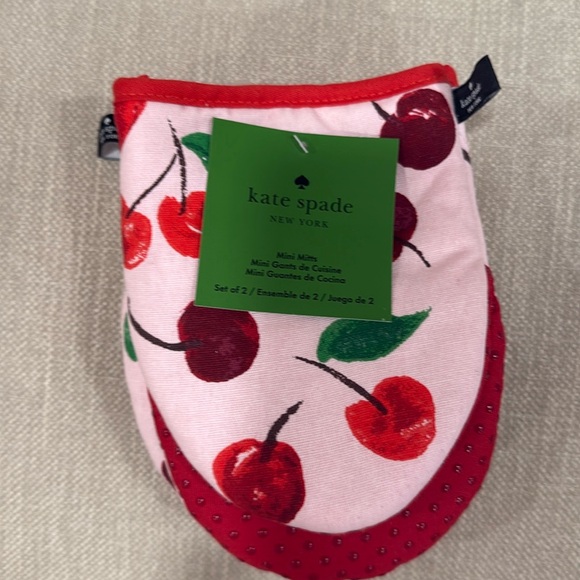 kate spade Other - NWT Kate  Spade Set of 2 Mini Oven Mitts pattern. 100% cotton